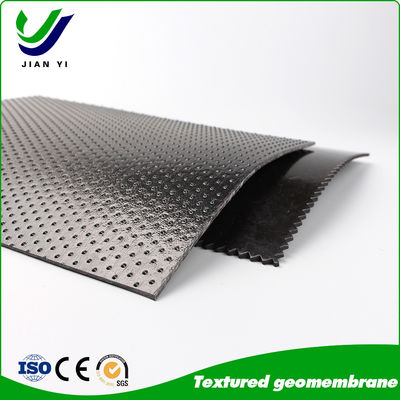 6-8 м широкий ультрафиолетоустойчивый высокофрикционный HDPE текстурированный геомембранный линейщик для проектов с уклоном и противопросачиванием