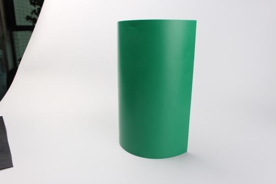 Выбросы и охрана окружающей среды HDPE гладкая геомембрана с содержанием углерода в черном 2,0-3,0% и гибкой прочной конструкцией