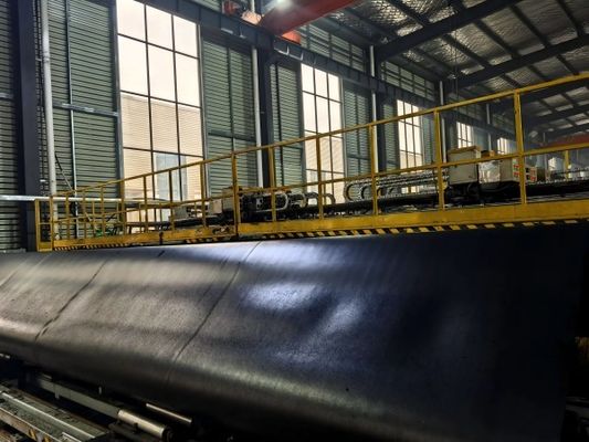 Геомембрана с текстурой из HDPE шириной 6-8 м защищает окружающую среду в очистных сооружениях