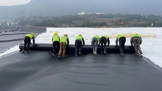 Защита от отходов дамбы и свалок HDPE гладкая геомембрана с отличной химической стойкостью