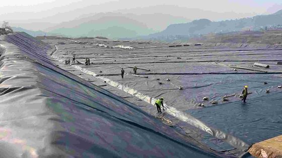 Специализированная гладкая геомембрана из HDPE для очистки сточных вод и более длительного срока службы