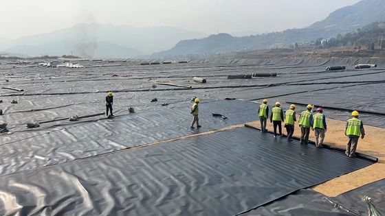Специализированная гладкая геомембрана из HDPE для очистки сточных вод и более длительного срока службы
