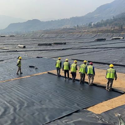 HDPE гладкая геомембрана с отличной химической устойчивостью для противопроникновения на свалки и сельскохозяйственное разведение