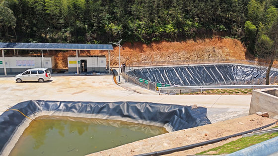 Отличная устойчивость к химическим веществам Геомембрана из HDPE для установки сварочной работы на горячем клине в водоемах с регулировкой блеска