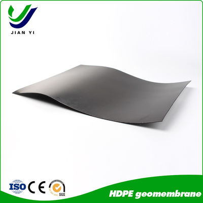 Устойчивый HDPE гладкая геомембрана для искусственного озера Противопроникновение проекта Прочность на разрыв 20-80N / мм Удлинение при разрыве 700%
