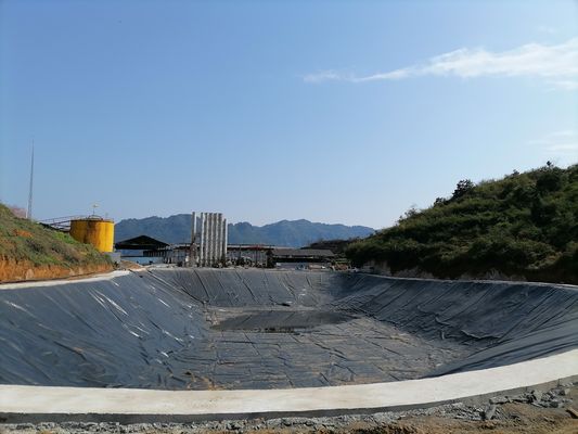 Решение по управлению хвостовыми отходами HDPE гладкая геомембрана с отличной химической стойкостью и высокой температурной стойкостью