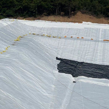 Решение по управлению хвостовыми отходами HDPE гладкая геомембрана с отличной химической стойкостью и высокой температурной стойкостью