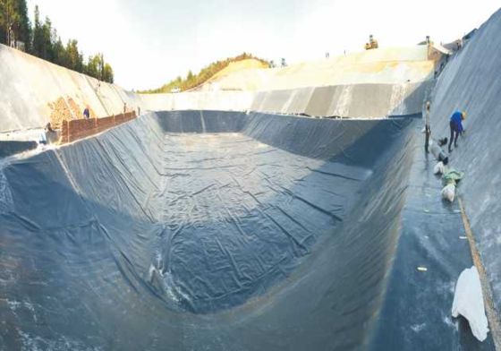 2.0 мм толщина LDPE гладкая геомембрана с 700% удлинением при разрыве и отличной устойчивостью к УФ для резервуаров